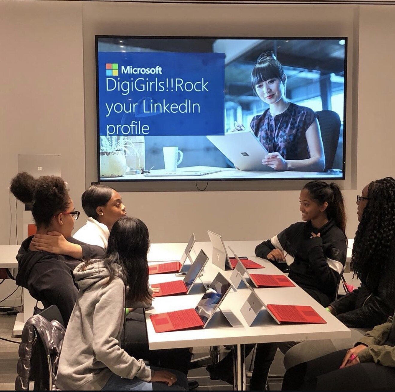 Building LinkedIn skills at a Microsoft DigiGirls session